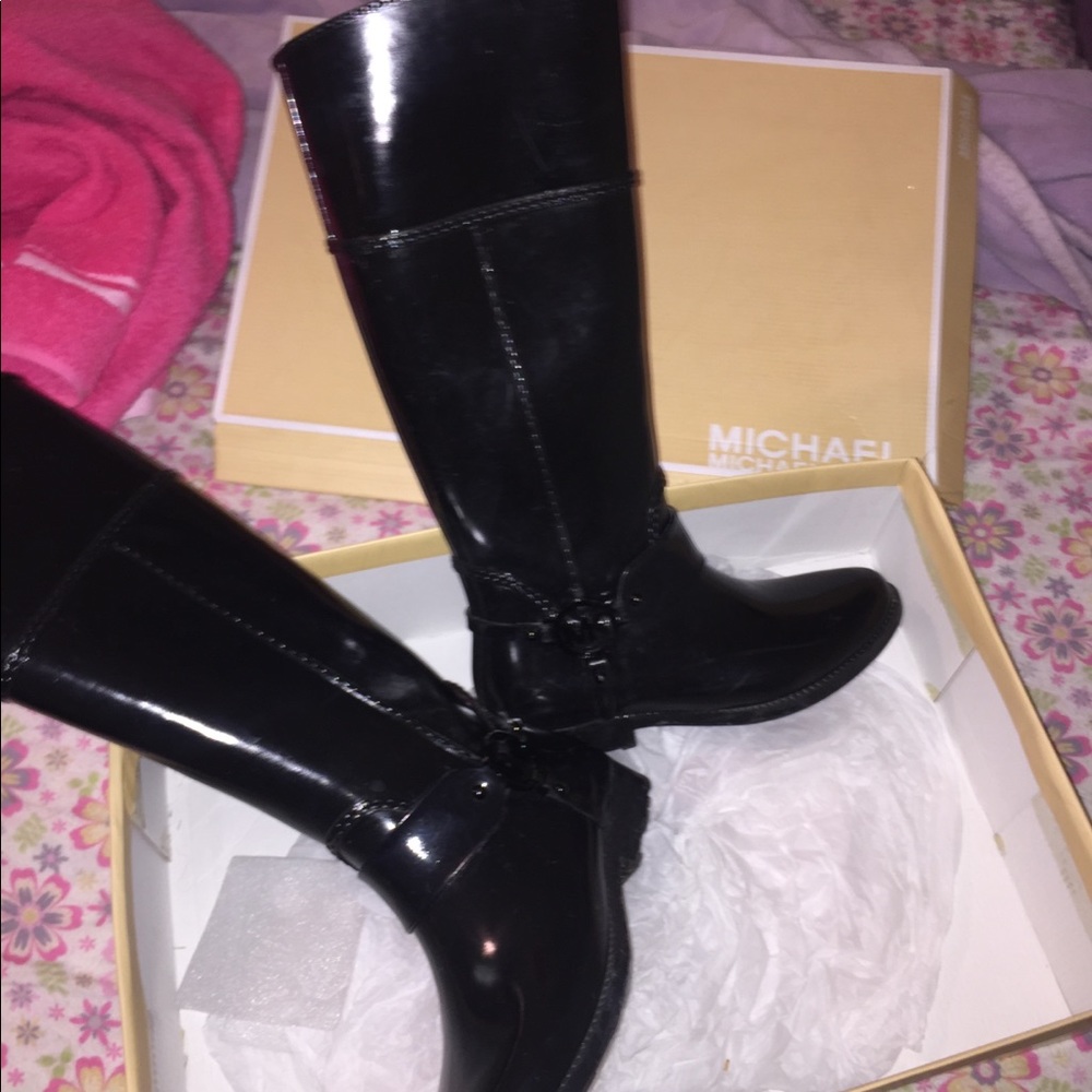 Michael Kora black rain boots